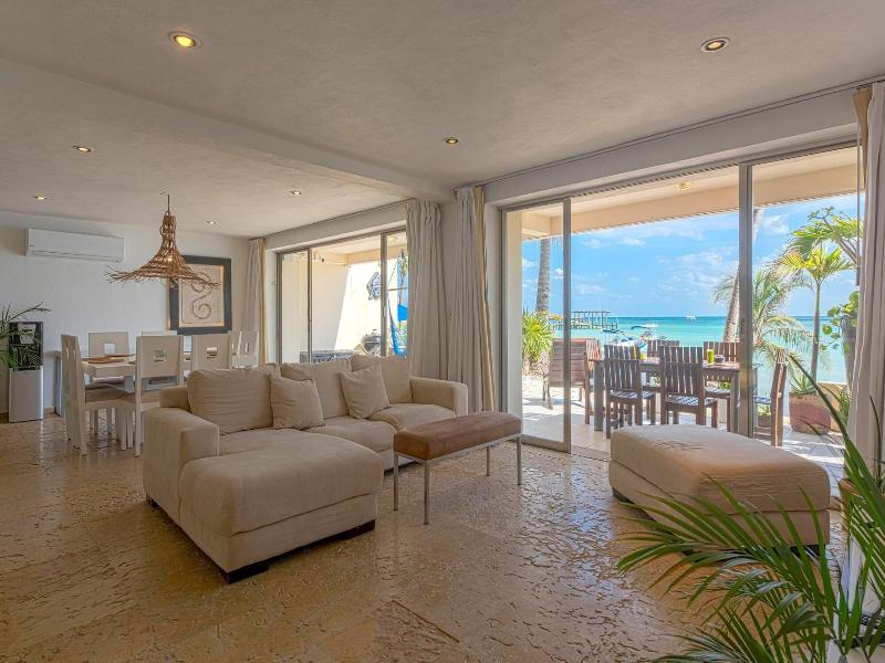Ocean Plaza By Zamã¡ Homes image