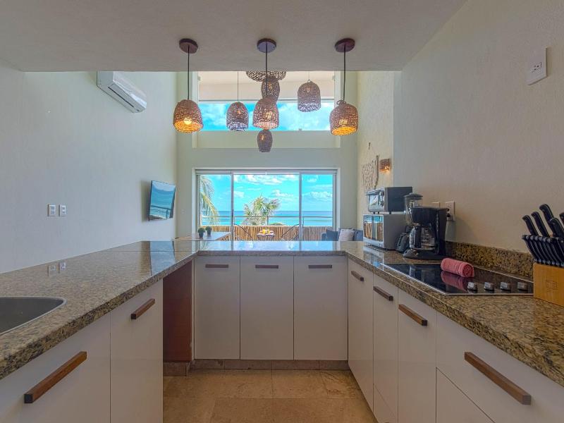 Ocean Plaza By Zamã¡ Homes image