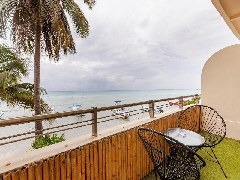 Ocean Plaza By Zamã¡ Homes image