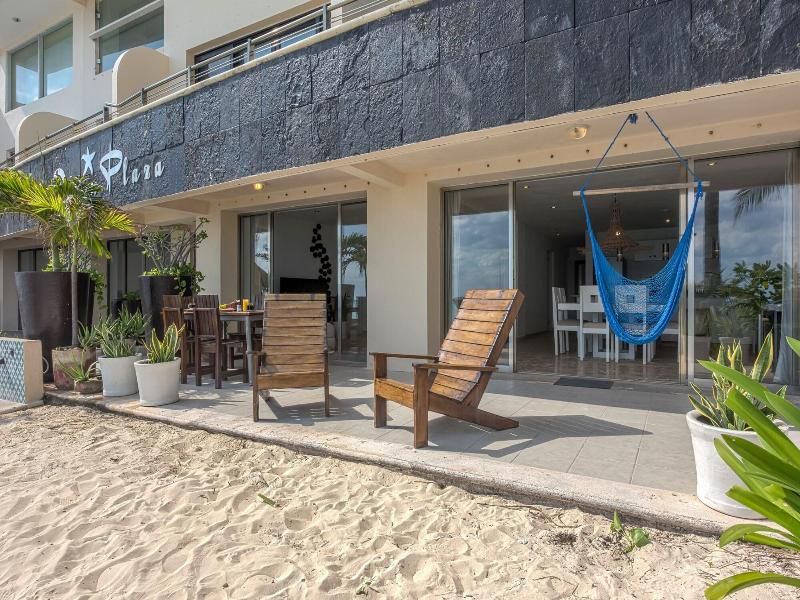 Ocean Plaza By Zamã¡ Homes image