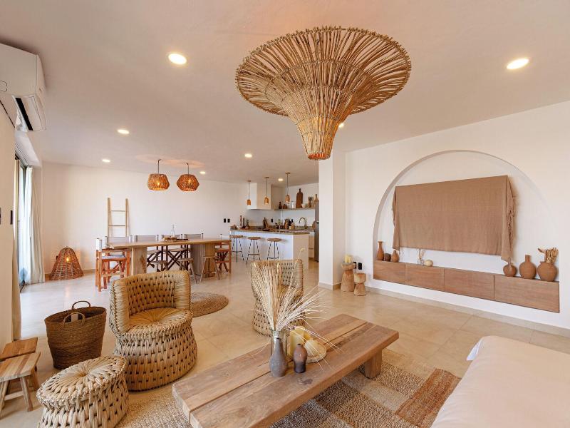 Ocean Plaza By Zamã¡ Homes image