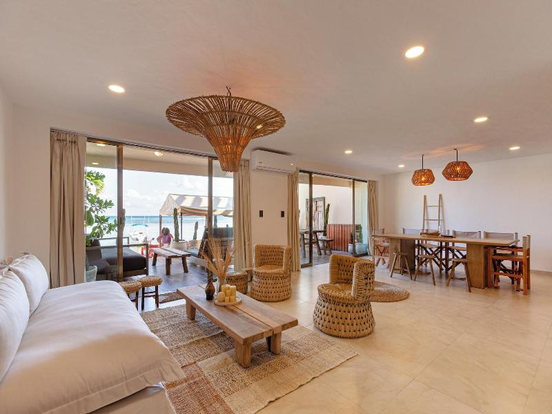 Ocean Plaza By Zamã¡ Homes image