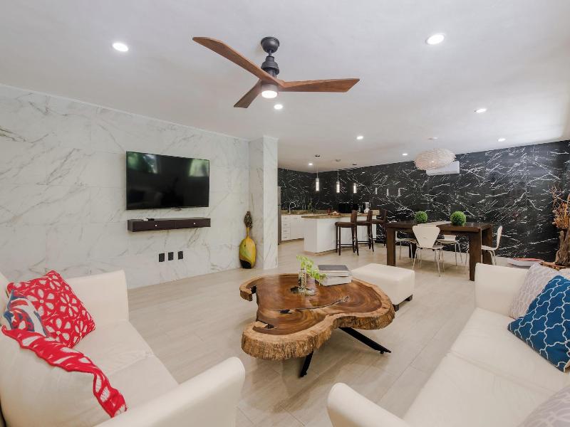 Ocean Plaza By Zamã¡ Homes image