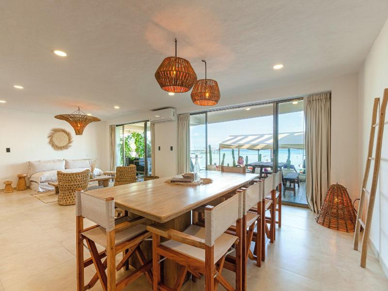 Ocean Plaza By Zamã¡ Homes image