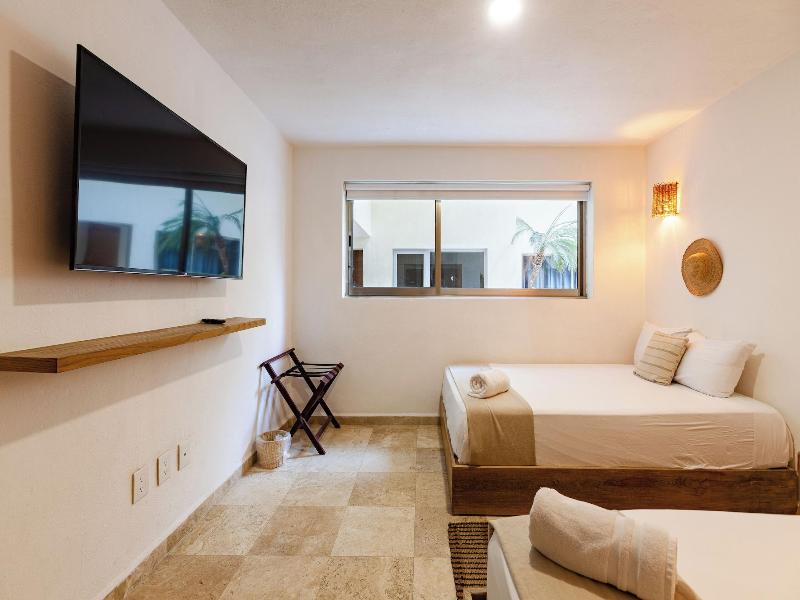Ocean Plaza By Zamã¡ Homes image