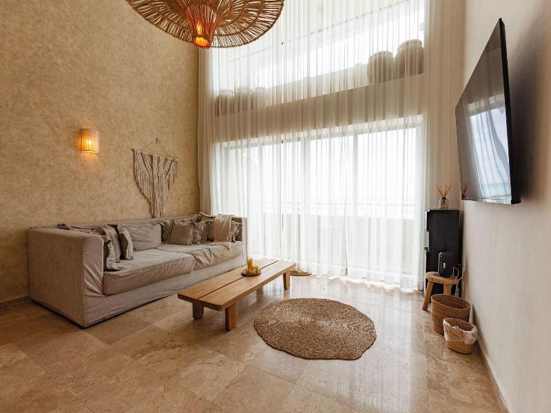 Ocean Plaza By Zamã¡ Homes image