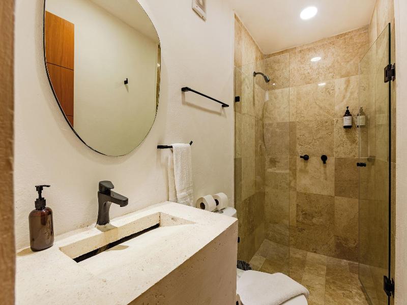 Ocean Plaza By Zamã¡ Homes image