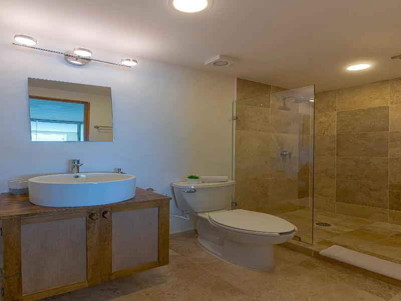 Ocean Plaza By Zamã¡ Homes image