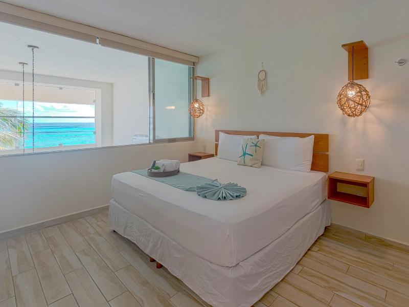 Ocean Plaza By Zamã¡ Homes image