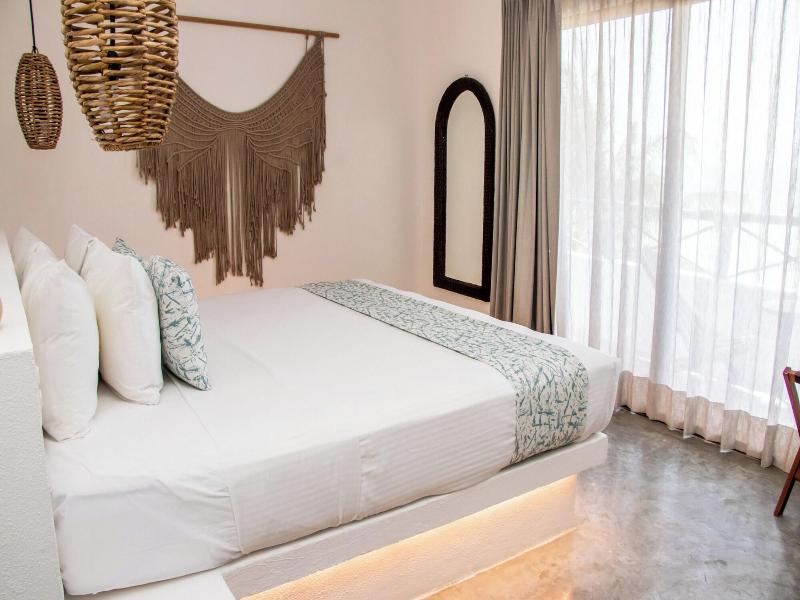 SUITE QUEEN SIZE BED