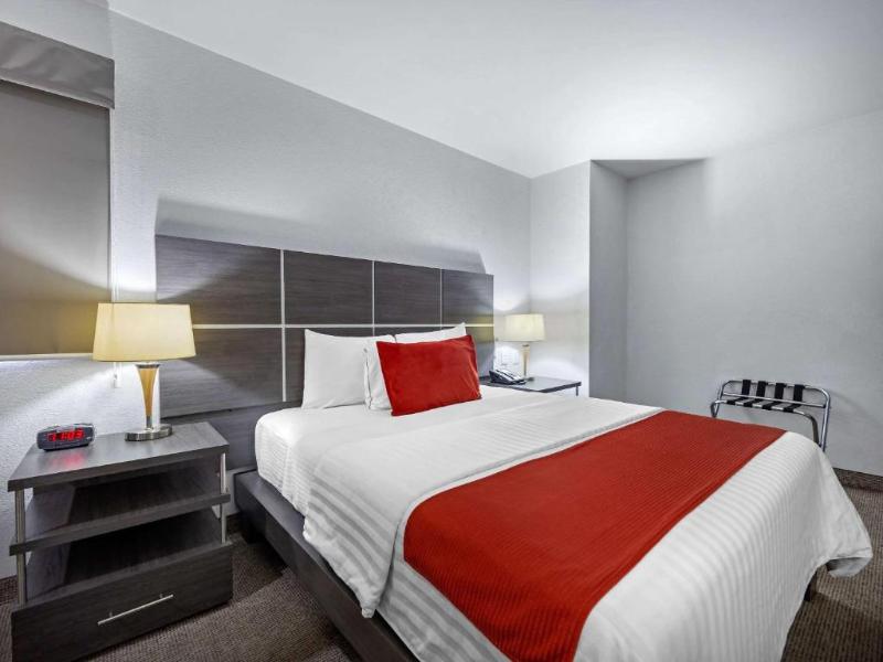 Hotel Bewow Queretaro image