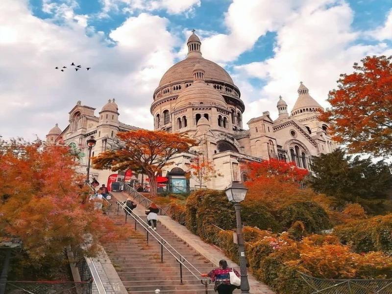 Yuna Montmartre image