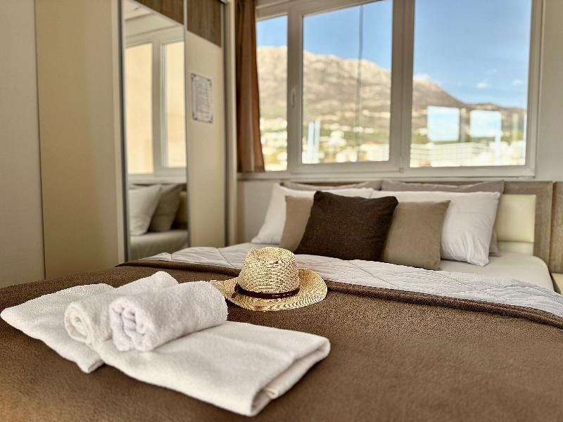 Saray Hotel image