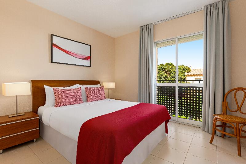 Apartamentos Ramada Hotels & Suites by Wyndham Costa del Sol
