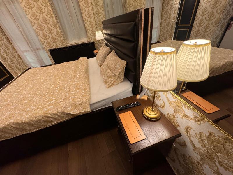 Harry Hotel