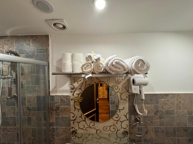 Harry Hotel