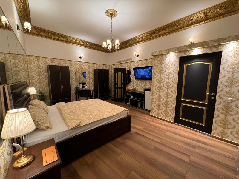 Harry Hotel