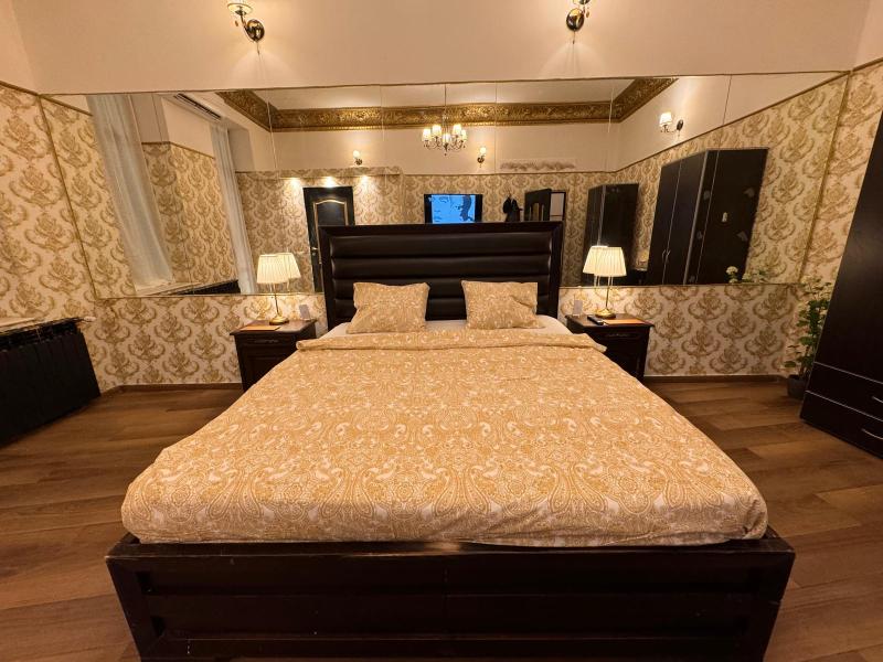 Harry Hotel