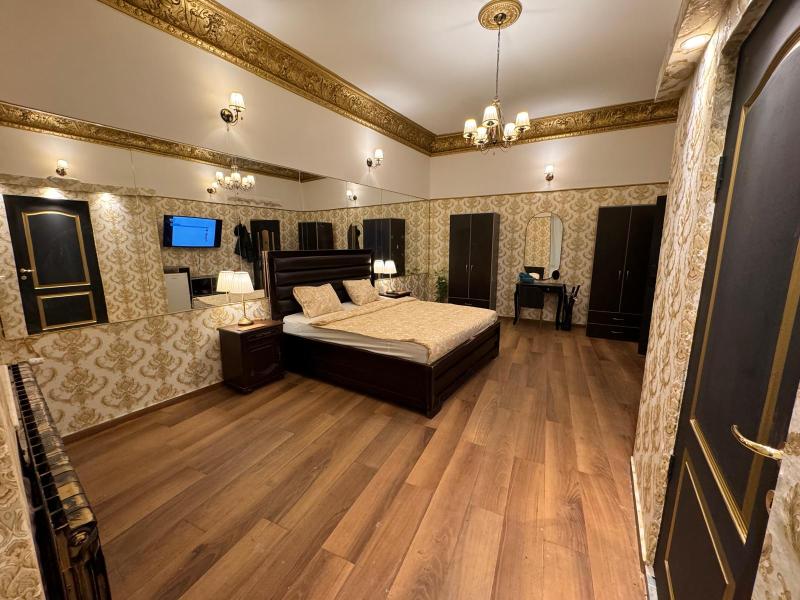 Harry Hotel