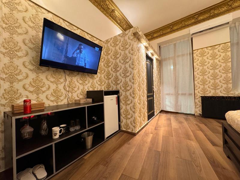 Harry Hotel