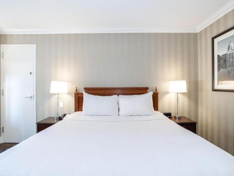 Sandman Signature Edmonton Downtown Hotel image