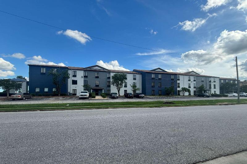 Quality Inn & Suites at Airport Blvd I-65 image