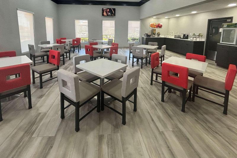 Quality Inn & Suites at Airport Blvd I-65 image