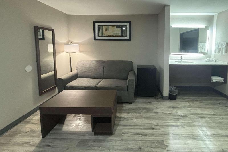 Quality Inn & Suites at Airport Blvd I-65 image