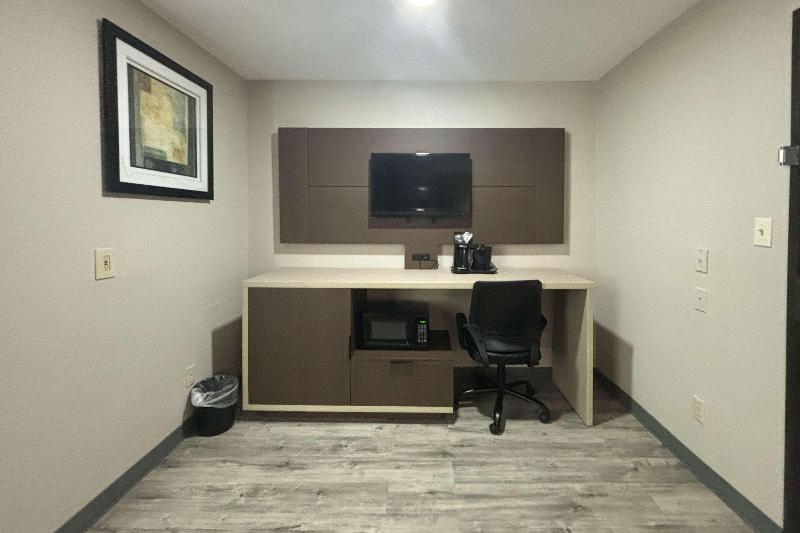 Quality Inn & Suites at Airport Blvd I-65 image
