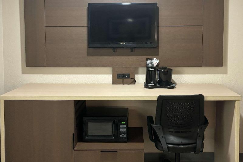 Quality Inn & Suites at Airport Blvd I-65 image