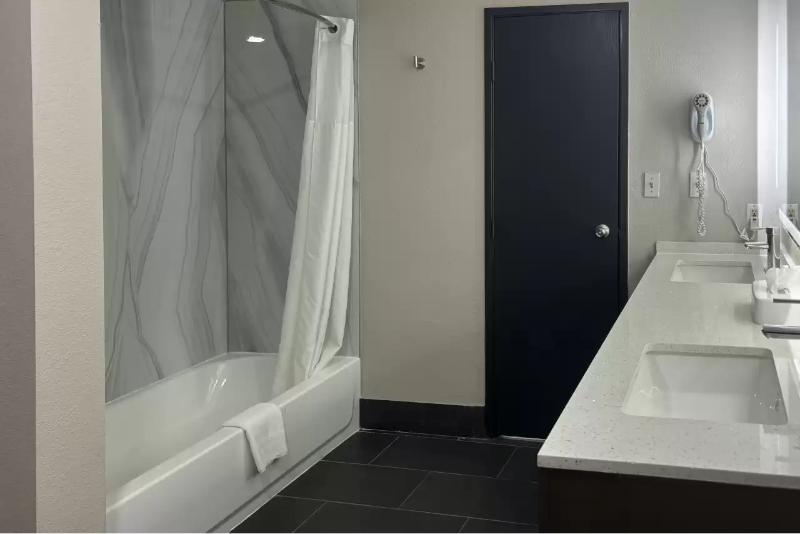 Quality Inn & Suites at Airport Blvd I-65 image