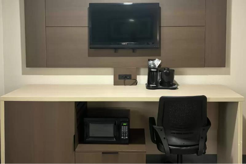Quality Inn & Suites at Airport Blvd I-65 image