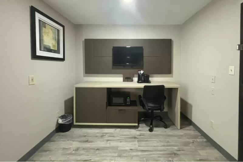 Quality Inn & Suites at Airport Blvd I-65 image