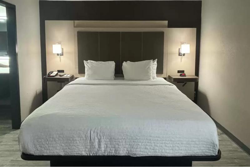 Quality Inn & Suites at Airport Blvd I-65 image