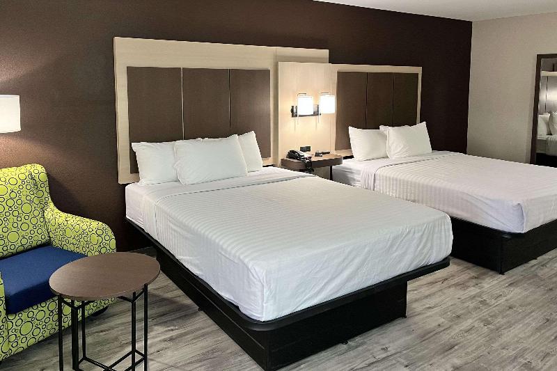 Quality Inn & Suites at Airport Blvd I-65 image