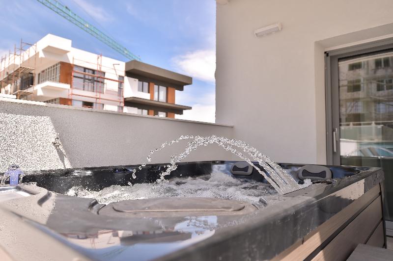 Wave 3 Promenada Apartments image
