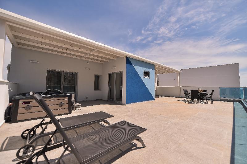 Wave 3 Promenada Apartments image