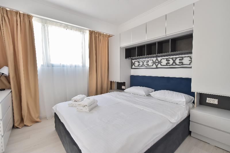 Wave 3 Promenada Apartments image