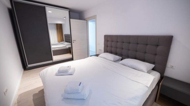 Wave 3 Promenada Apartments image