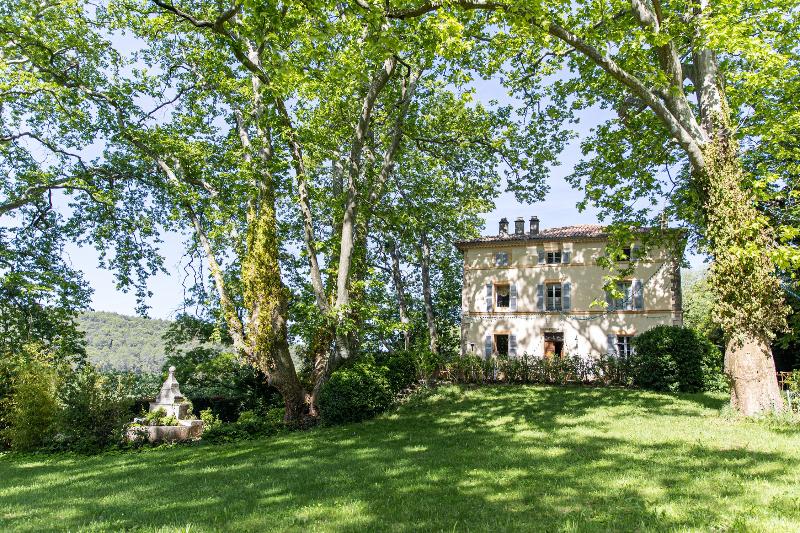 Chateau Mentone image
