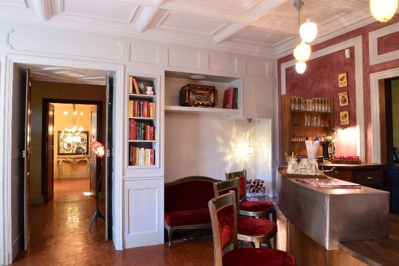 Chateau Mentone image
