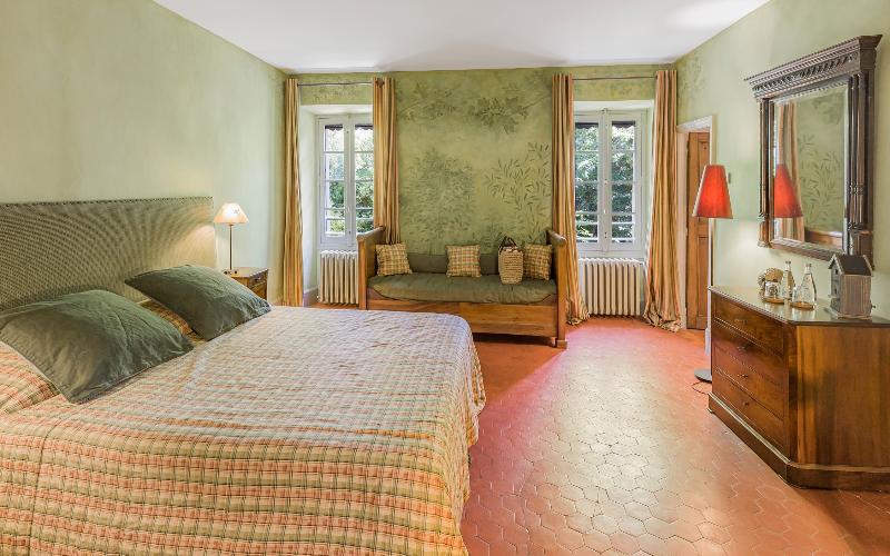 Chateau Mentone image