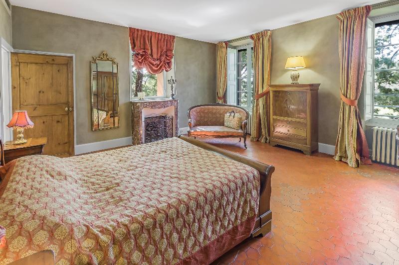 Chateau Mentone image