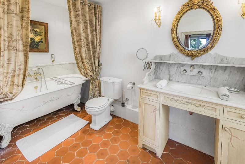 Chateau Mentone image