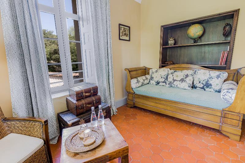 Chateau Mentone image