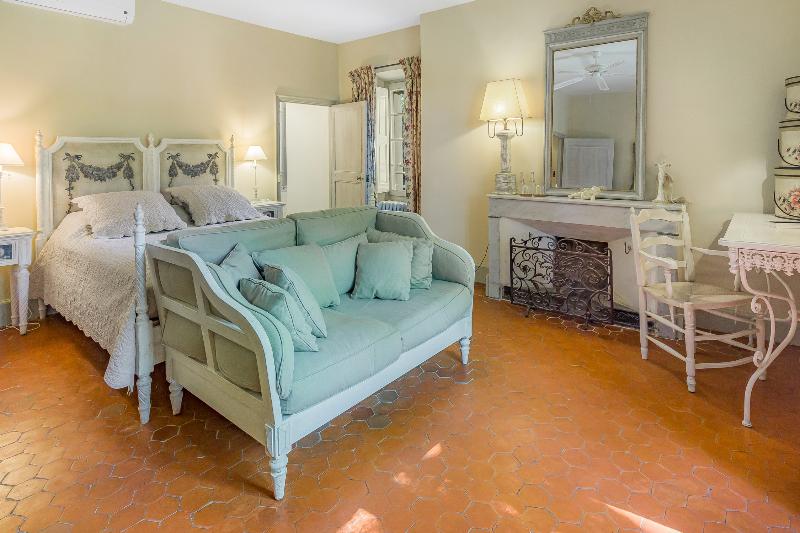Chateau Mentone image