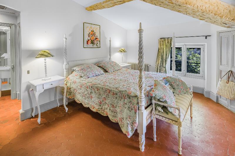Chateau Mentone image