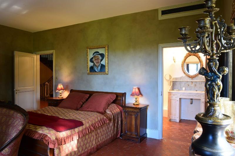 Chateau Mentone image