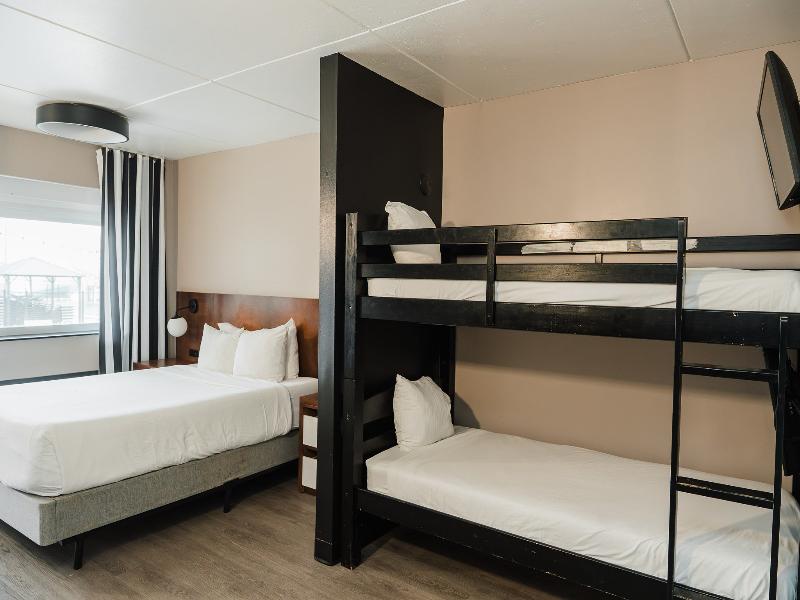 Dutch Wonderland Inn image