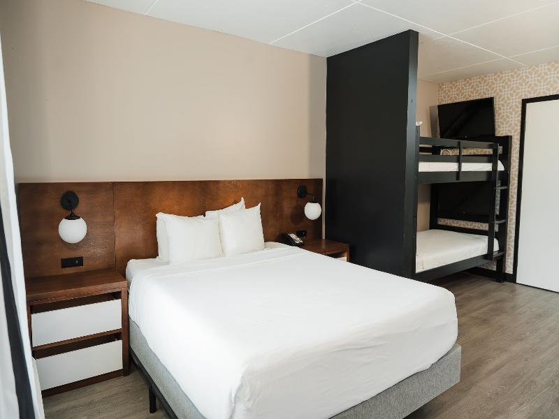 Dutch Wonderland Inn image
